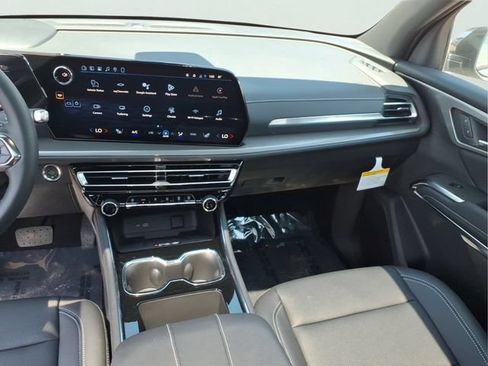 New 2026 Chevrolet Traverse LT w/ Sun and Wheel Package AWD/4WD image 15