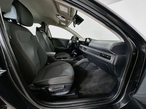 Used 2025 Kia K4 FWD image 29