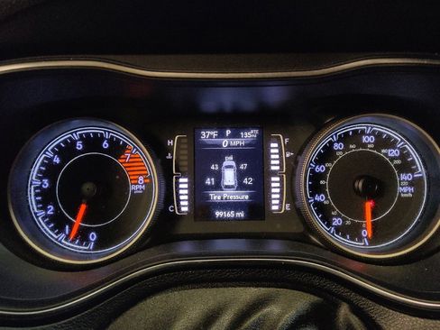 Used 2019 Jeep Cherokee Latitude Plus w/ Comfort/Convenience Group image 23