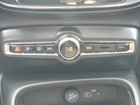 Used 2023 Volvo XC40 Recharge Ultimate image 19