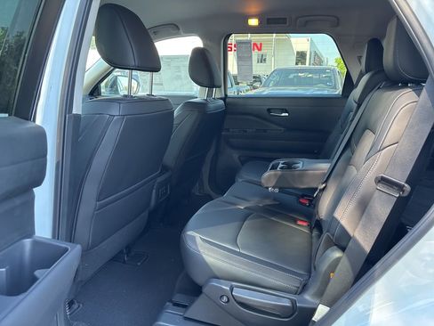New 2026 Nissan Pathfinder SL FWD image 15