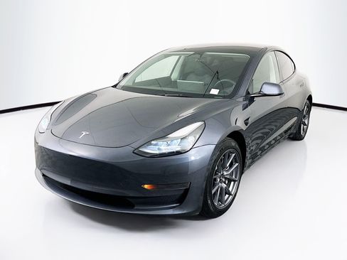 Used 2023 Tesla Model 3 Standard Range RWD image 3