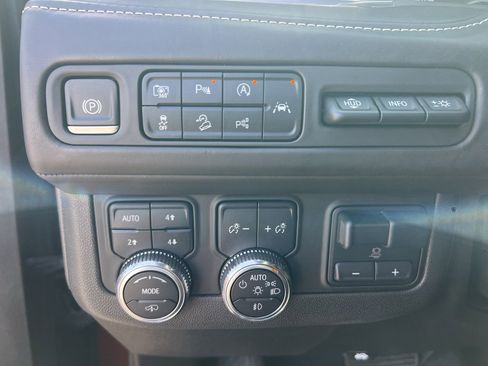 Used 2023 GMC Yukon Denali Ultimate image 22