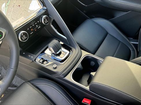 New 2024 Jaguar E-PACE R-Dynamic SE image 8