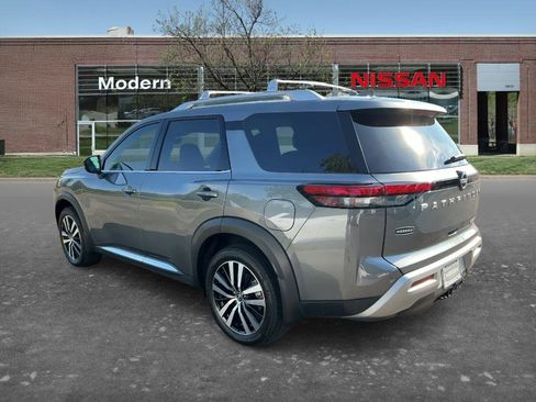 Certified 2025 Nissan Pathfinder Platinum w/ Cargo Package FWD image 2
