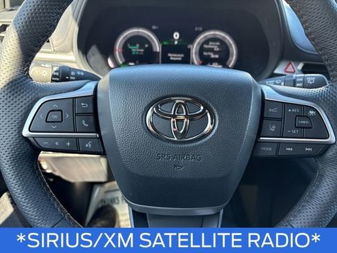 Used 2025 Toyota Sienna Platinum image 23