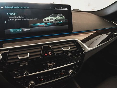 Used 2023 BMW 530e xDrive w/ Premium Package image 20