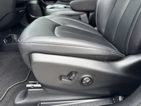 Used 2025 Chrysler Pacifica Select FWD image 20