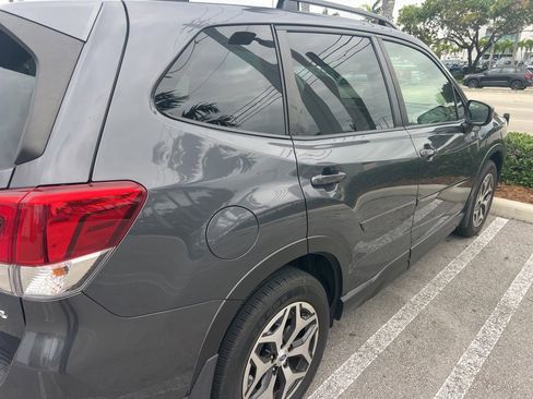 Used 2021 Subaru Forester Premium image 4