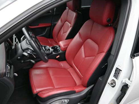 Certified 2025 Porsche Macan AWD/4WD image 8