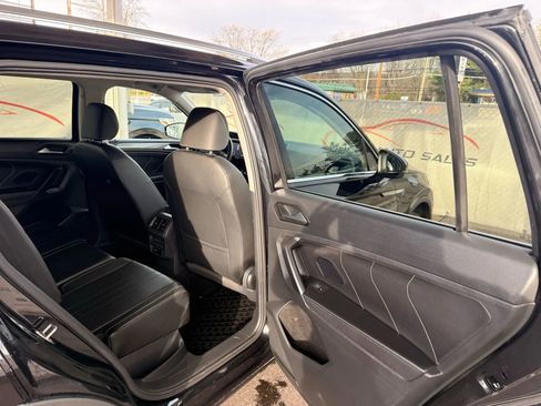 Used 2022 Volkswagen Tiguan SE image 24