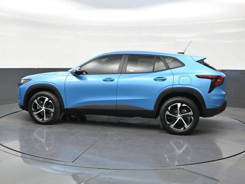 Used 2025 Chevrolet Trax RS FWD image 2