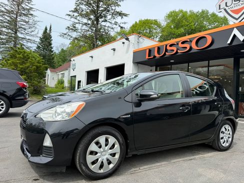 Used 2014 Toyota Prius C One FWD image 3