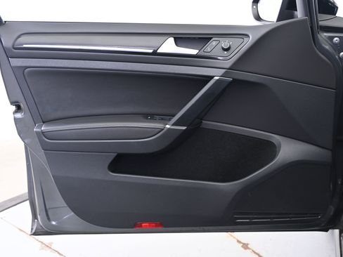 Used 2018 Volkswagen Golf R 4-Door image 25