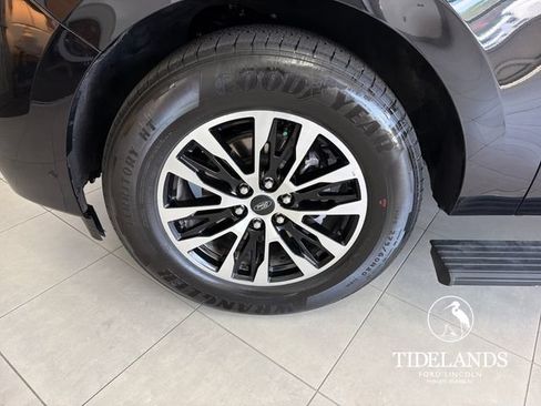Certified 2025 Ford Expedition Platinum AWD/4WD image 32