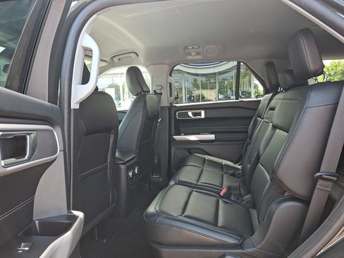 Certified 2022 Ford Explorer XLT w/ Equipment Group 202A AWD/4WD image 11