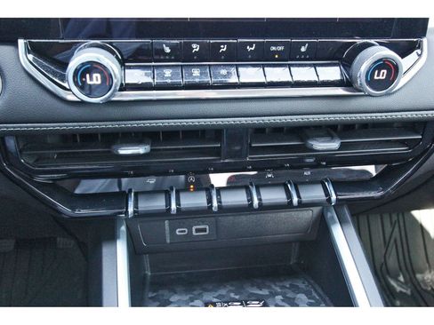 Used 2024 Chevrolet Colorado LT w/ LT Convenience Package III RWD image 26