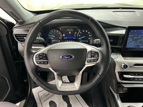 Used 2022 Ford Explorer XLT w/ Equipment Group 202A AWD/4WD image 4