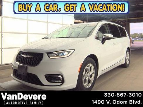 Used 2023 Chrysler Pacifica Limited FWD image 1