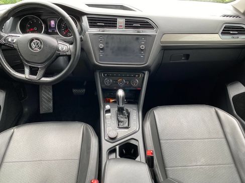 Used 2018 Volkswagen Tiguan SE w/ Panoramic Sunroof Package AWD/4WD image 12