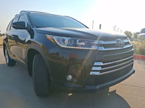 Used 2019 Toyota Highlander Limited AWD/4WD image 7