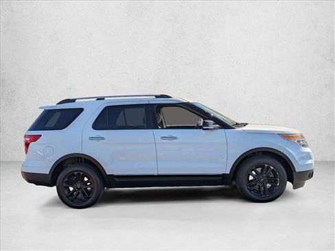 Used 2015 Ford Explorer XLT image 4