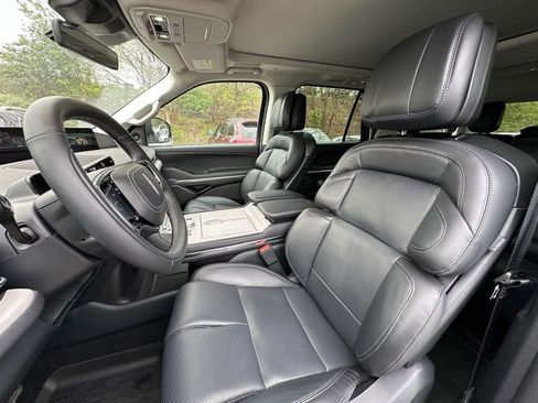 New 2025 Lincoln Navigator Reserve AWD/4WD image 17