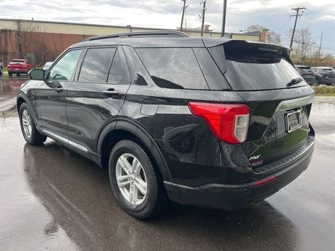 Used 2024 Ford Explorer XLT image 7