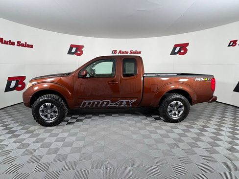 Used 2017 Nissan Frontier PRO-4X w/ Pro-4x Graphics Package image 3