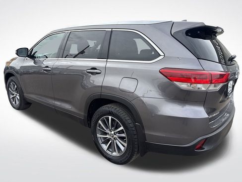 Used 2019 Toyota Highlander XLE image 4