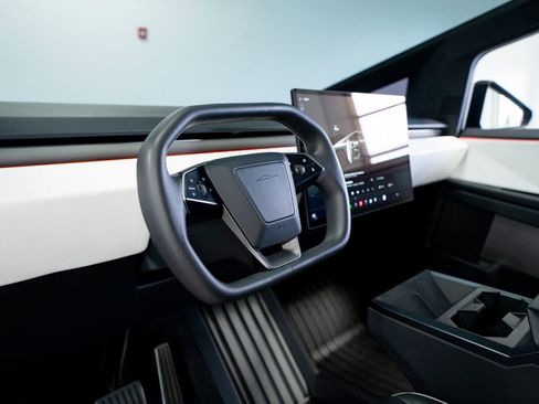 Used 2024 Tesla Cybertruck AWD Crew Cab image 23