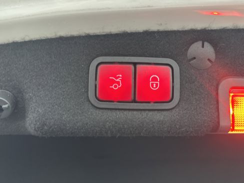 Used 2020 Mercedes-Benz C 300 4MATIC Sedan image 13