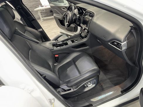 Used 2020 Jaguar F-PACE Premium image 30