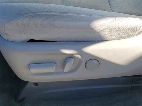 Used 2015 Toyota Sienna LE image 22