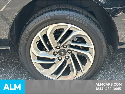 Used 2025 Lincoln Navigator Reserve AWD/4WD image 23