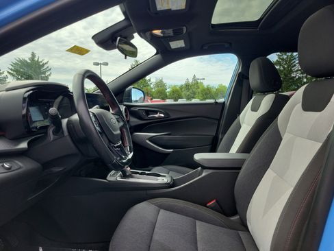 Used 2024 Chevrolet Trax RS w/ Sunroof Package FWD image 15