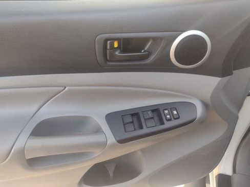 Used 2014 Toyota Tacoma PreRunner image 17