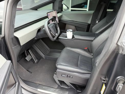 Used 2024 Tesla Cybertruck AWD Crew Cab image 11