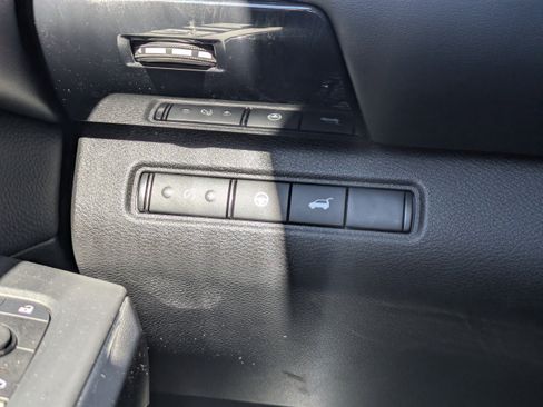 Certified 2025 Nissan Pathfinder SV image 29