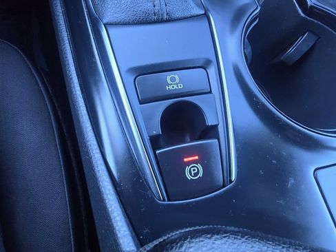 Certified 2020 Toyota Camry LE image 24