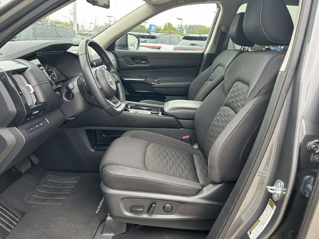 Used 2025 Nissan Pathfinder SV AWD/4WD image 14