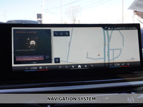 Used 2024 BMW X7 xDrive40i w/ Premium Package AWD/4WD image 3