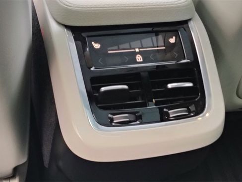 Used 2019 Volvo XC90 T6 Momentum w/ Protection Package Premier image 27