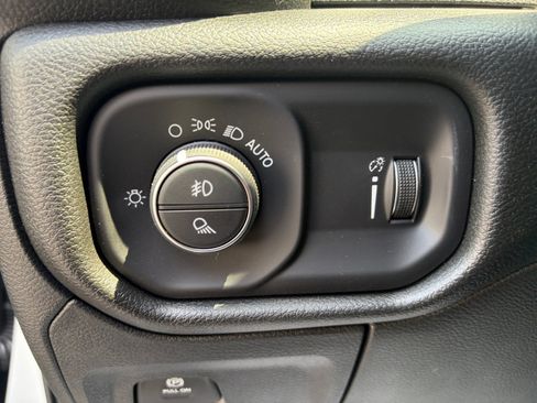 New 2026 RAM 1500 Express AWD/4WD image 32