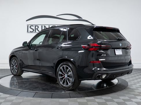 New 2026 BMW X5 xDrive40i w/ M Sport Package AWD/4WD image 7