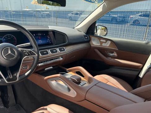Certified 2024 Mercedes-Benz GLS 450 4MATIC image 17