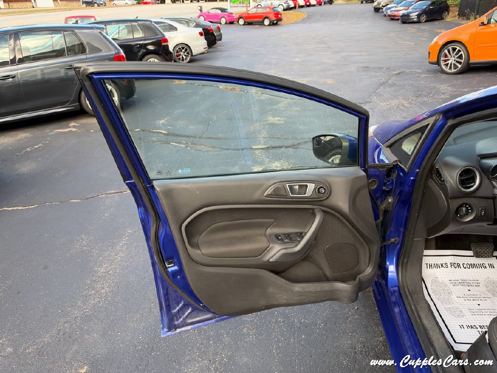 Used 2014 Ford Fiesta SE w/ Equipment Group 201A FWD image 5