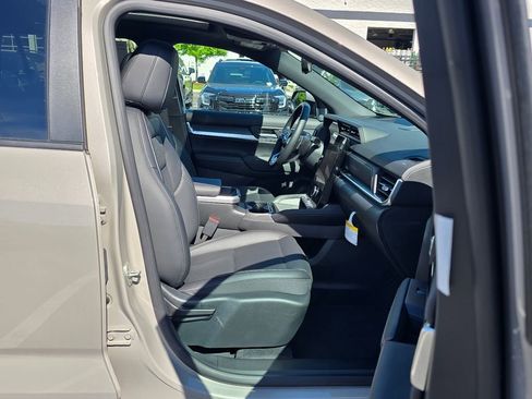 New 2026 GMC Terrain Elevation w/ Elevation Premium Package AWD/4WD image 33