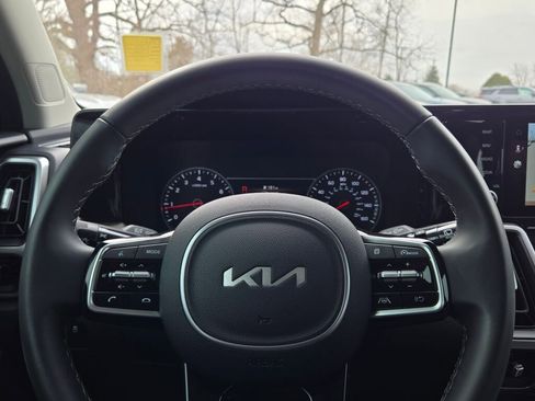 Used 2023 Kia Sorento S image 31