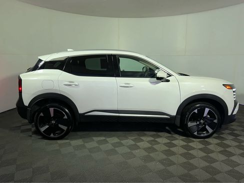 Certified 2025 Nissan Kicks SR FWD image 8